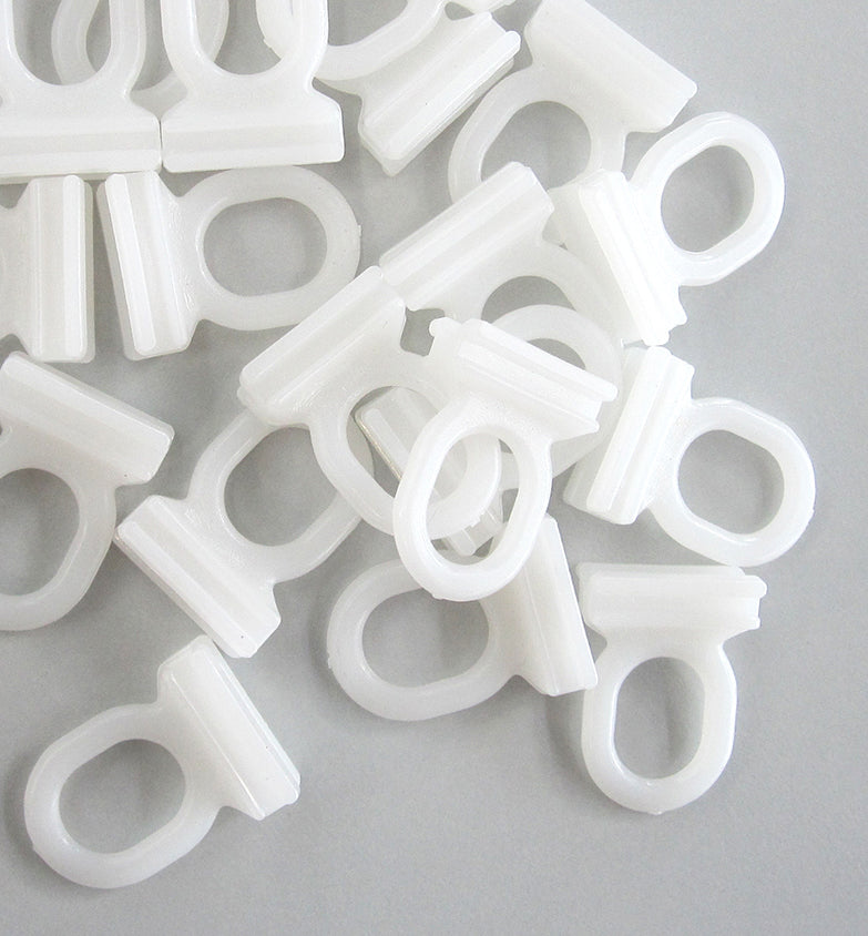 Schrankgleiter – Ösengleiter für Kleiderbügel / Schienengleiter mit Öse